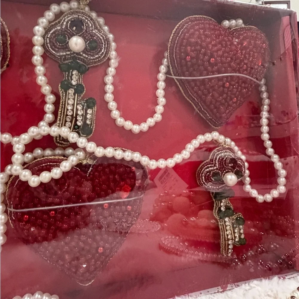 Valentines Day 6 ft Garland beaded red hearts and Keys with pearls NEW